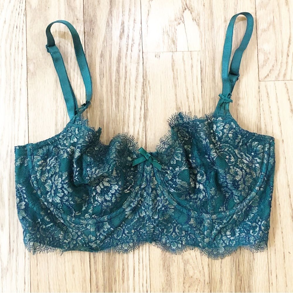 Victoria's Secret Emerald Lace Bra